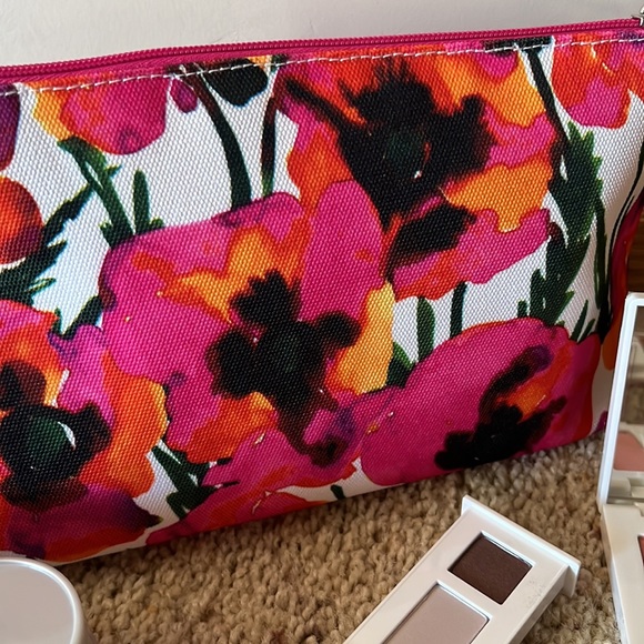 Clinique Makeup - Picture 5 of 8